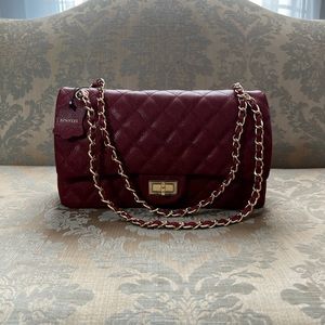NWT Ainifeel Caviar/Pebble Leather “Chanel” Style” Handbag. Includes dust bag